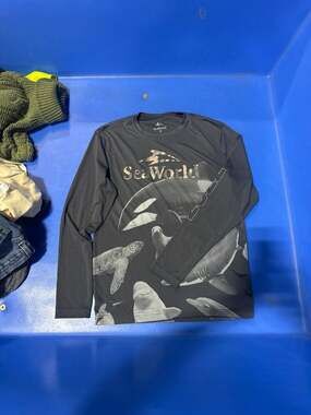 SeaWorld 2022 Performance Long Sleeve Shirt Grey Marine Life Orca Shark Small